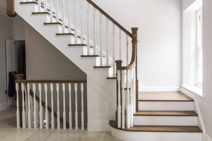 Curved oak staircase with banisters