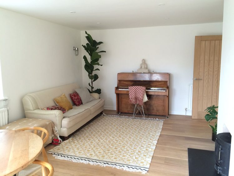 oak-flooring-living-room-bath