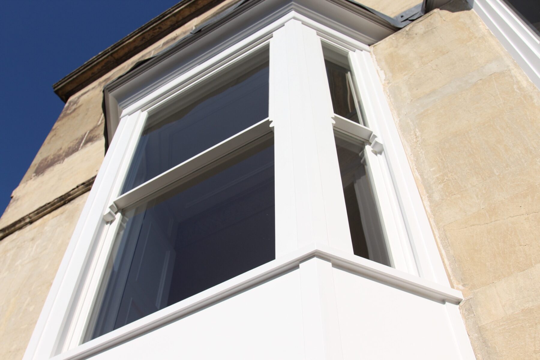 Sash window with acoustic glass